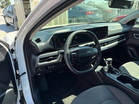 Used 2025 Kia K4 FWD image 33