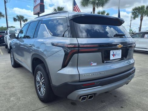 Used 2025 Chevrolet Traverse LT AWD/4WD image 8