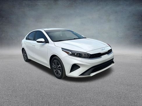Used 2024 Kia Forte LXS w/ LXS Technology Package FWD image 9