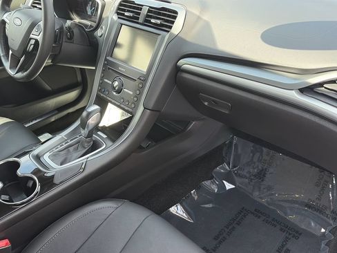 Used 2016 Ford Fusion Titanium FWD image 31