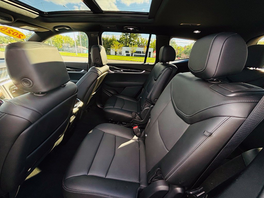 Used 2025 Cadillac XT6 Premium Luxury w/ Technology Package AWD/4WD image 35