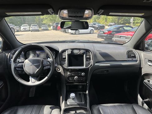 Used 2018 Chrysler 300 S image 22