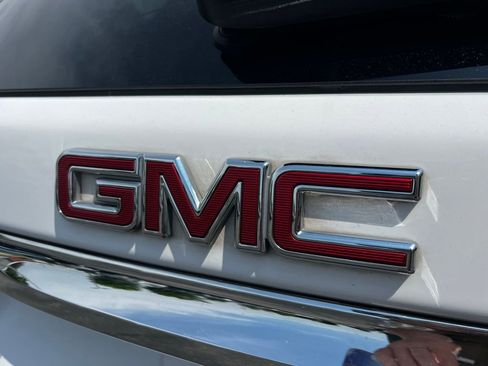 Used 2020 GMC Terrain SLE w/ Driver Convenience Package FWD image 9