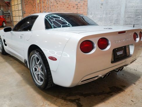 Used 2001 Chevrolet Corvette Z06 w/ Memory Pkg RWD image 18