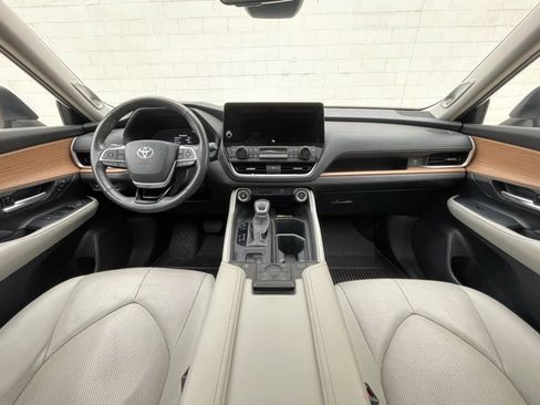 Used 2024 Toyota Grand Highlander Limited image 14