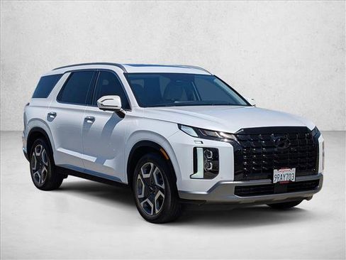 Used 2025 Hyundai Palisade Limited FWD image 3