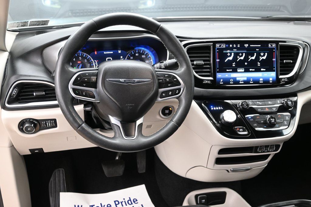 Used 2024 Chrysler Pacifica Touring-L FWD image 23