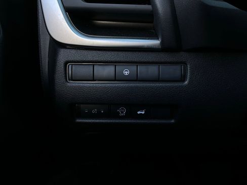 Used 2025 Nissan Rogue SV image 22