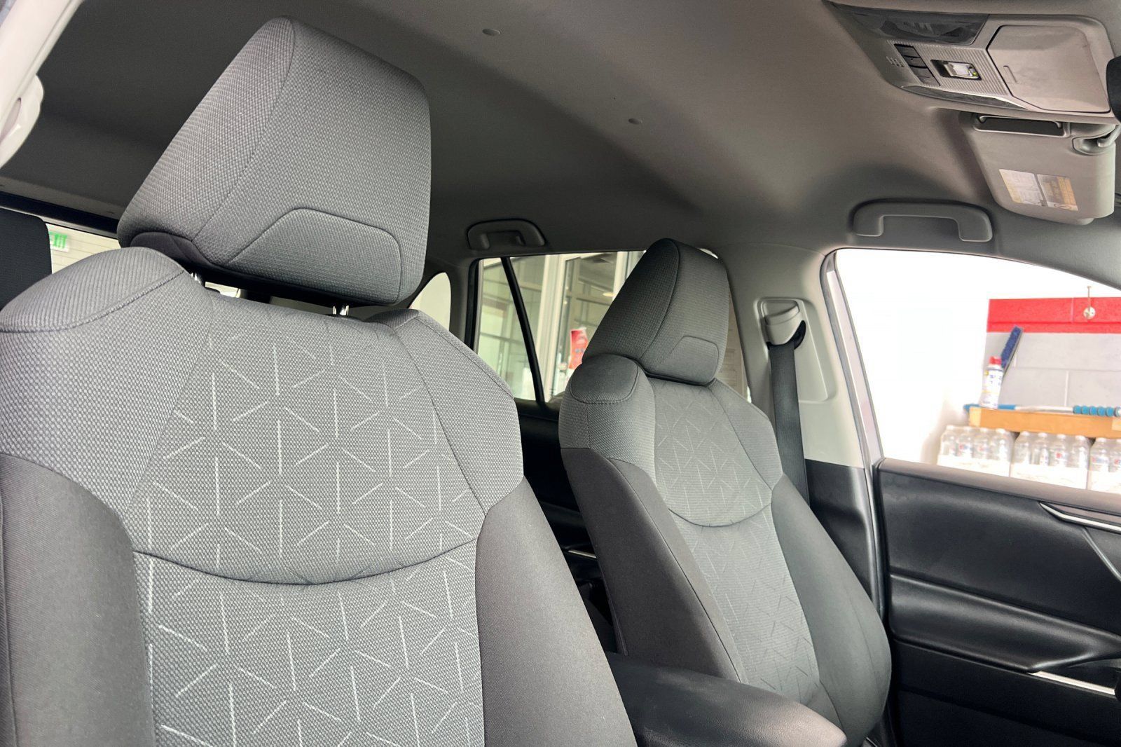 Used 2022 Toyota RAV4 XLE AWD/4WD image 14