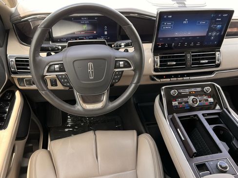 Used 2024 Lincoln Navigator Premiere AWD/4WD image 13