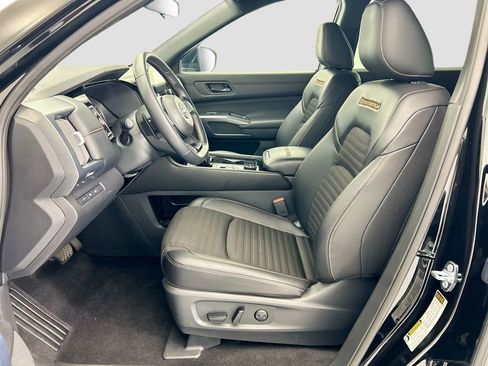 Used 2025 Nissan Pathfinder Rock Creek AWD/4WD image 17
