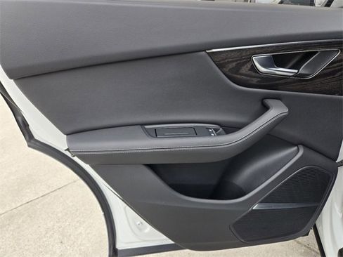 Used 2023 Audi Q8 Prestige image 38