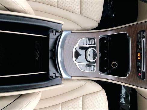 Used 2019 Mercedes-Benz GLC 350e 4MATIC w/ Premium Package image 33