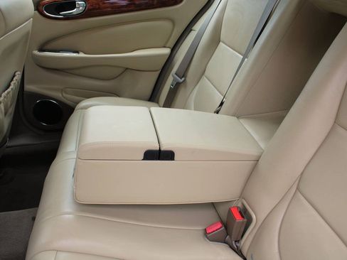 Used 2006 Jaguar XJ8 RWD image 30