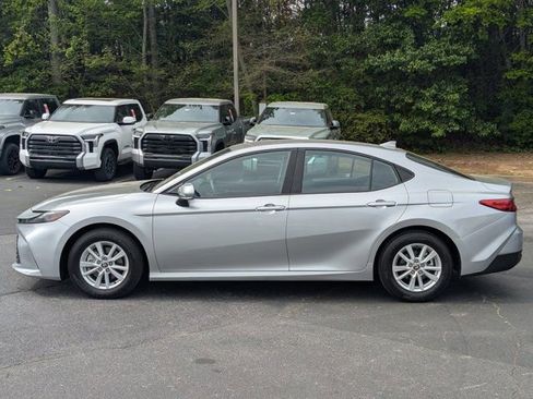 Used 2026 Toyota Camry LE image 4