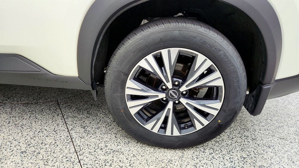 Used 2023 Nissan Rogue SV w/ SV Premium B Package FWD image 9