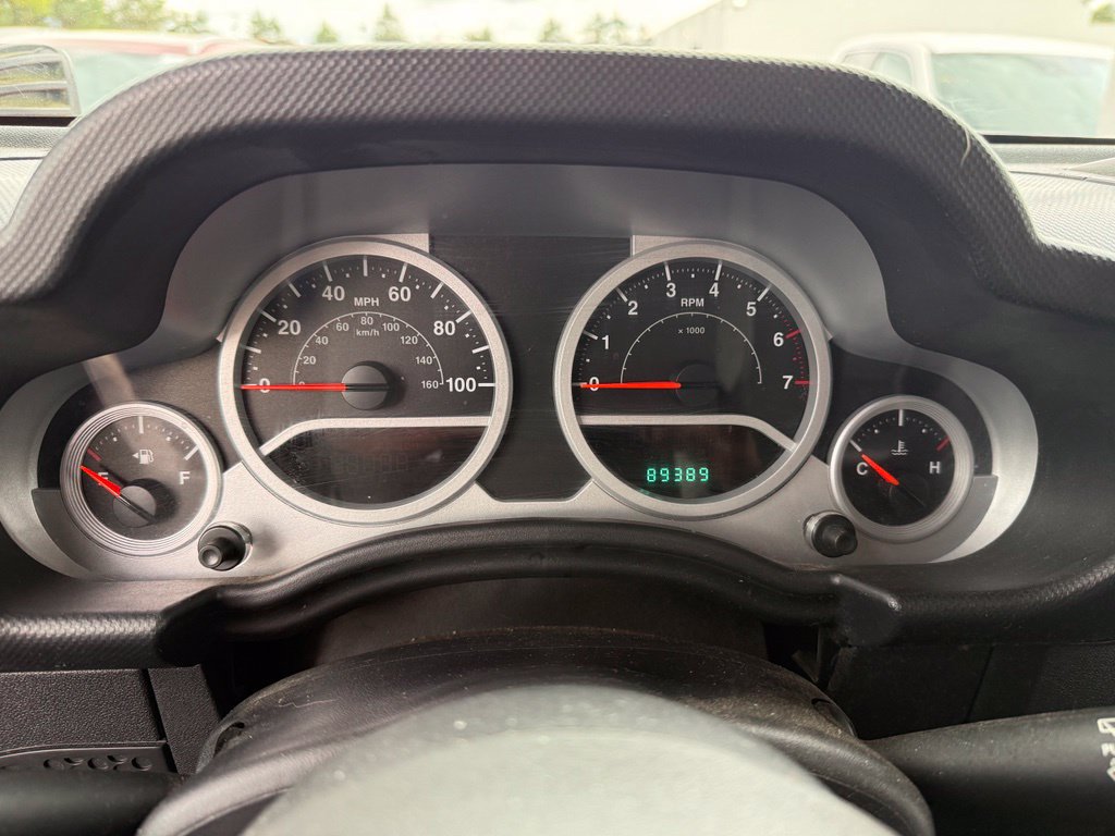 Used 2009 Jeep Wrangler Unlimited Sahara w/ Dual Top Group AWD/4WD image 8