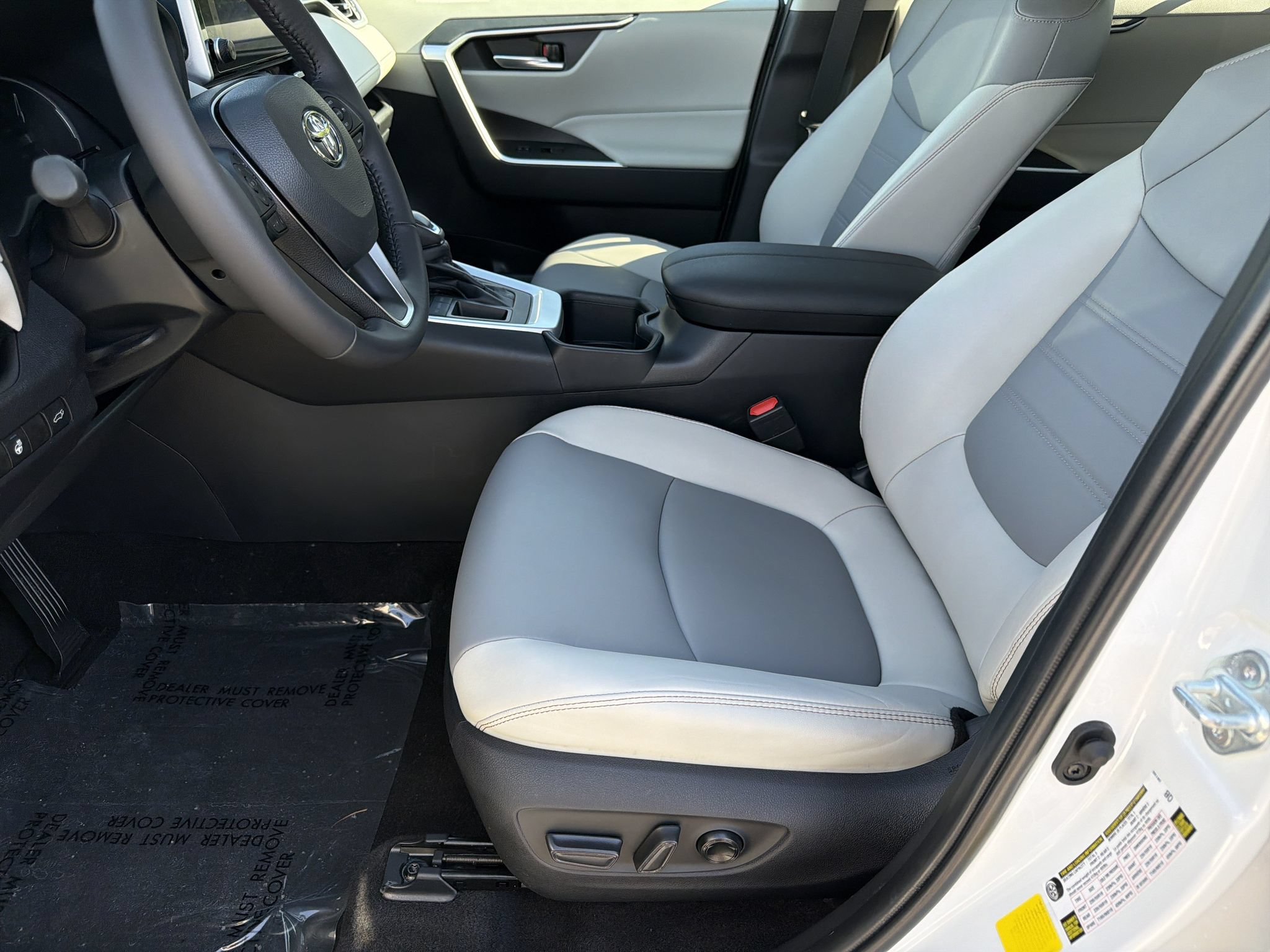 Used 2023 Toyota RAV4 XLE Premium FWD image 16