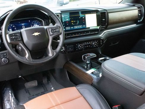 Certified 2025 Chevrolet Silverado 1500 High Country w/ Technology Package image 25