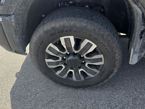 Used 2025 GMC Sierra 3500 Denali Ultimate image 9