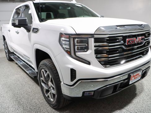 Used 2024 GMC Sierra 1500 SLT AWD/4WD image 5