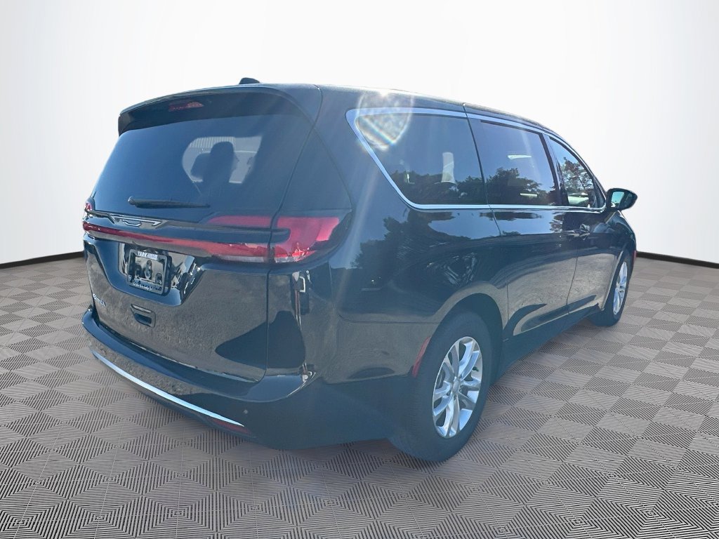 New 2027 Chrysler Pacifica Select FWD image 8