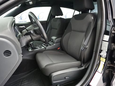 Used 2018 Dodge Charger SXT RWD image 15