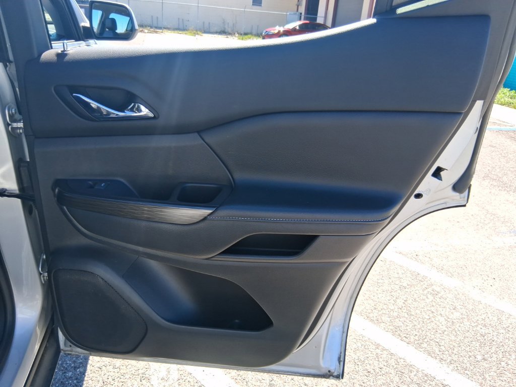 Used 2019 GMC Acadia SLT FWD image 19