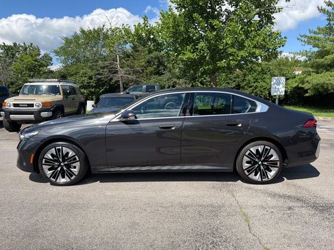Used 2024 BMW 530i w/ Premium Package RWD image 2