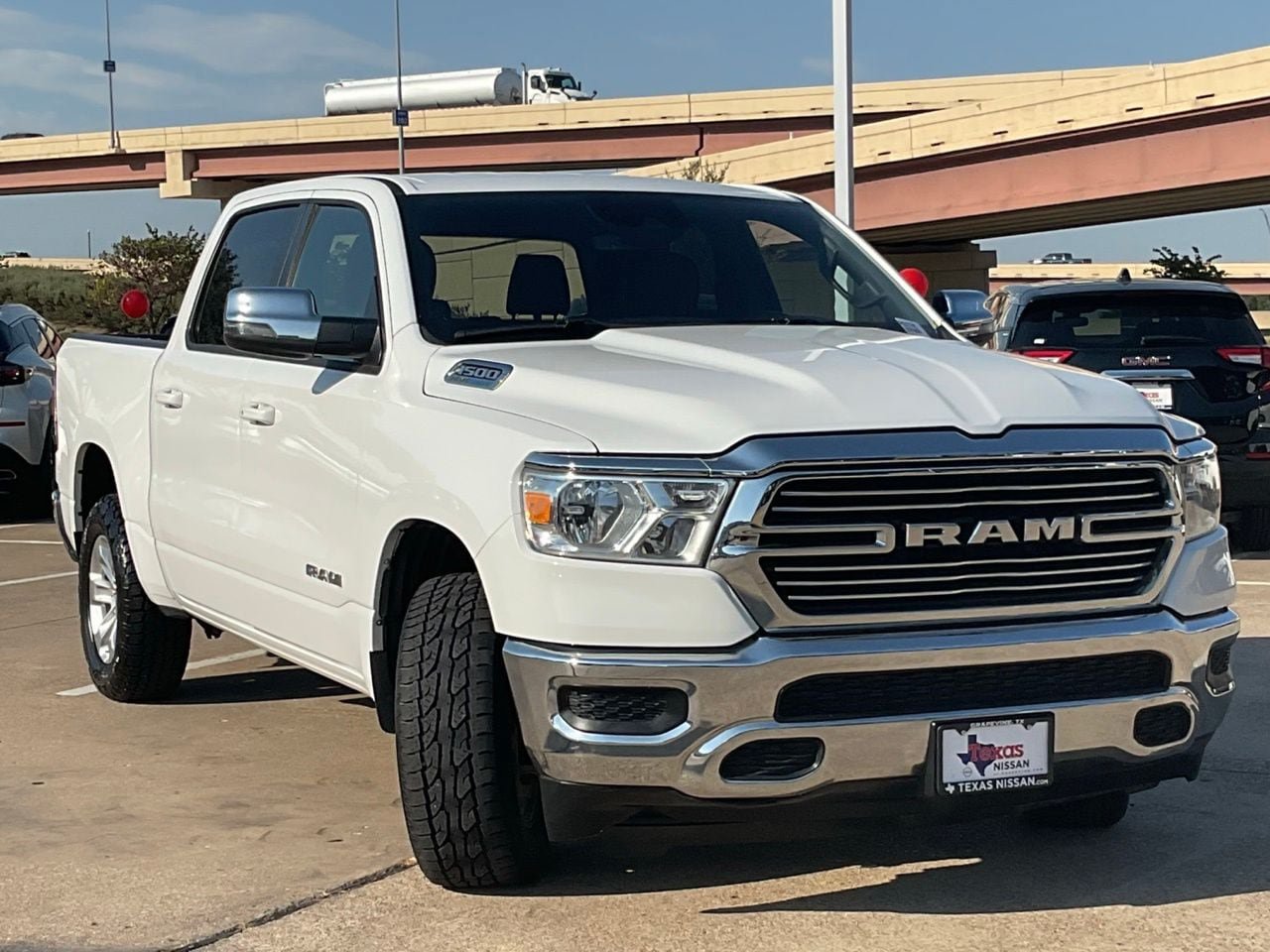 Used 2024 RAM 1500 Laramie AWD/4WD image 3