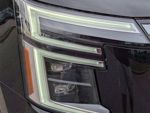 New 2025 Nissan Armada SL image 4