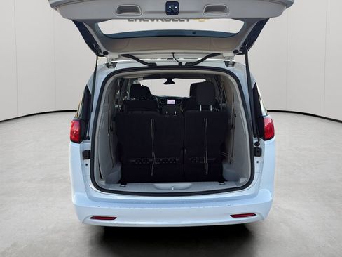 Used 2022 Chrysler Voyager LX image 55