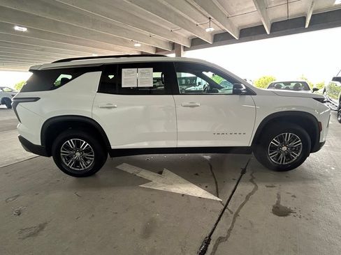 Used 2024 Chevrolet Traverse LT FWD image 6