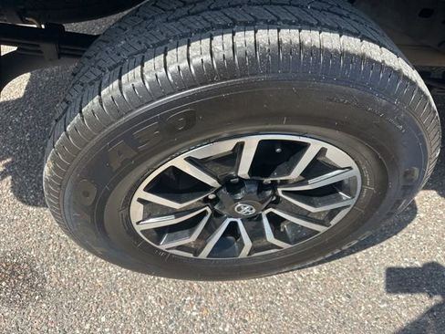 Used 2022 Toyota Tacoma TRD Sport image 12