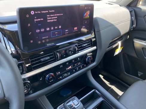New 2026 Nissan Pathfinder SL w/ SL Premium Package AWD/4WD image 18