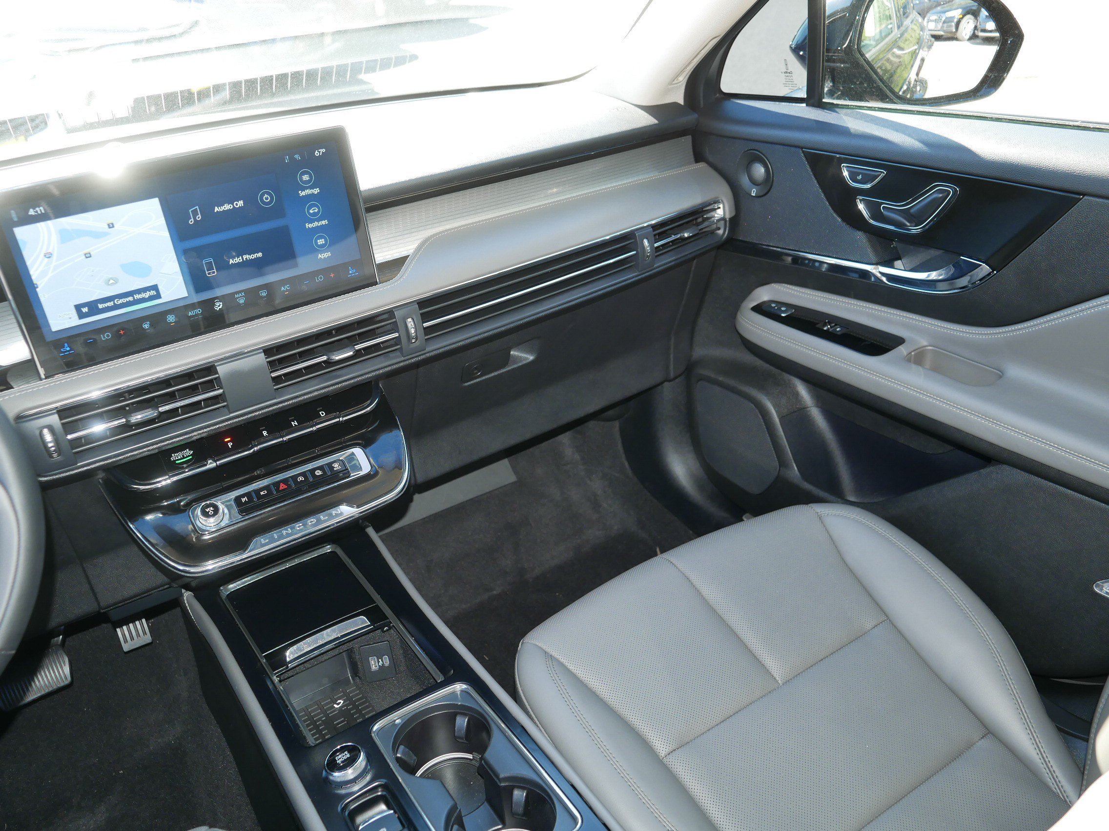 Used 2024 Lincoln Corsair AWD w/ Equipment Group 102A image 11