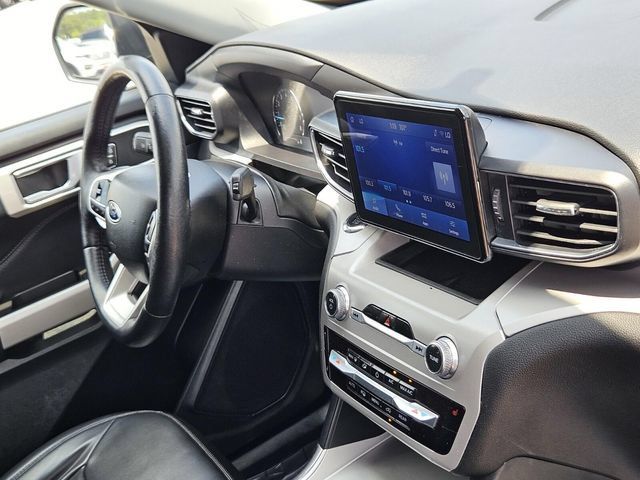 Used 2023 Ford Explorer XLT w/ Equipment Group 202A RWD image 16