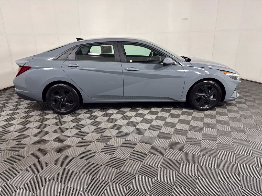 Used 2022 Hyundai Elantra SEL w/ Convenience Package FWD image 11