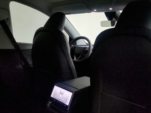 Used 2026 Tesla Model Y Long Range RWD image 55