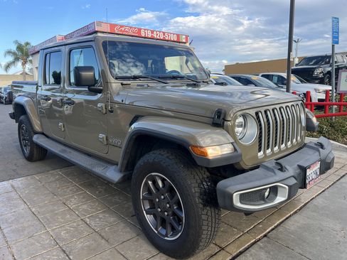 Used 2020 Jeep Gladiator Overland image 1