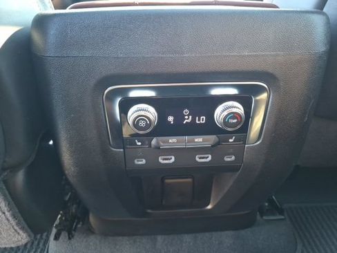Used 2024 GMC Yukon Denali Ultimate AWD/4WD image 31