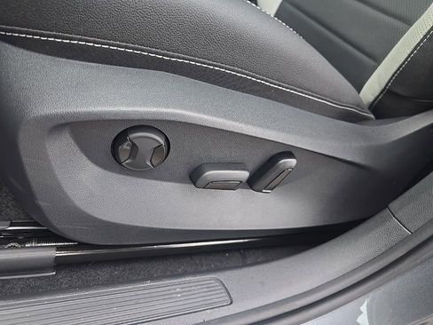 New 2025 Volkswagen Taos SEL image 4