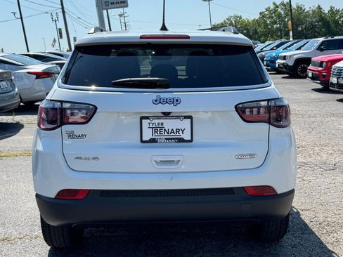 Used 2024 Jeep Compass Latitude AWD/4WD image 5