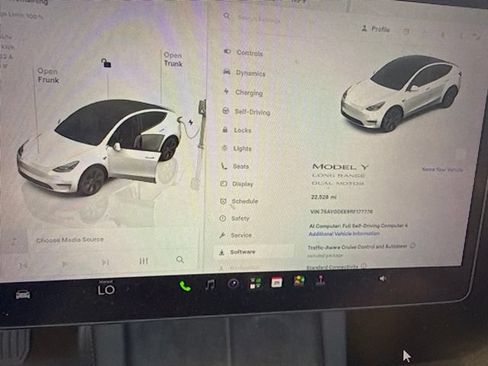 Used 2024 Tesla Model Y Long Range AWD/4WD image 5