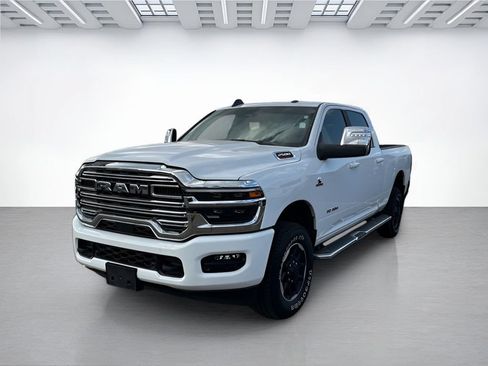 Used 2025 RAM 2500 Laramie AWD/4WD image 3