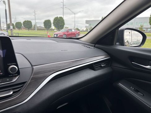 Used 2025 Nissan Altima 2.5 SV image 35