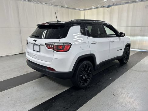 Used 2023 Jeep Compass Latitude AWD/4WD image 2