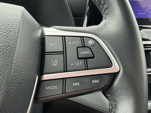 Used 2023 Toyota Highlander LE FWD image 30