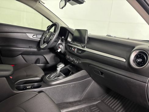 Used 2021 Kia Forte LXS FWD image 29