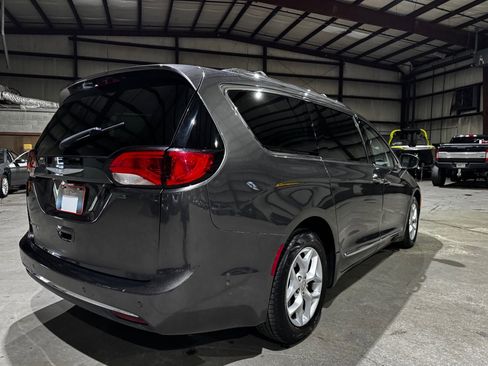 Used 2017 Chrysler Pacifica Touring-L Plus w/ Advanced Safetytec Group image 5